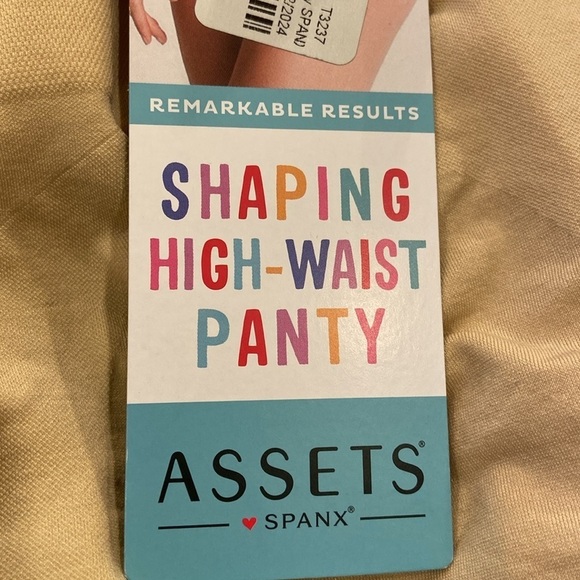 ASSETS by SPANX Women's Remarkable Results High-Waist Control Briefs new - Picture 6 of 7
